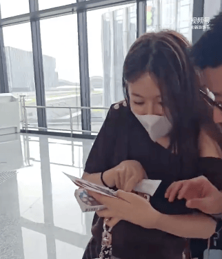 股票配资门户在线阅读 李兰迪刮彩票误以为中了7万 结果粉丝称是特别定制