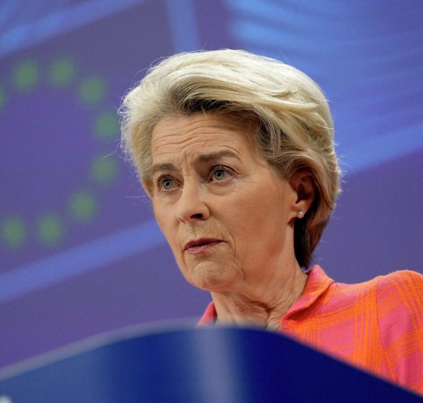 深圳配资门户网 大棒砸向欧盟, 美国宣布加征30%关税, 欧洲力挺美国, 已求锤得锤